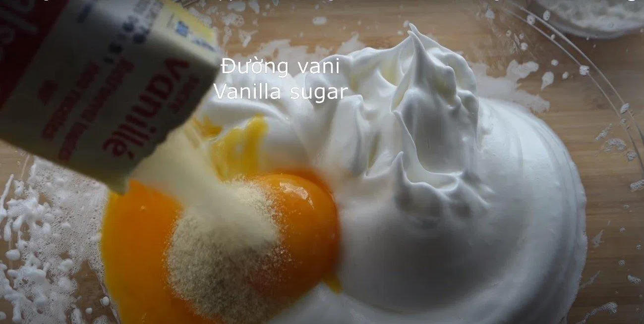 Cho các thành phần vào vào trộn đều lên (nguồn:) Cho các thành phần vào vào trộn đều lên (nguồn:)