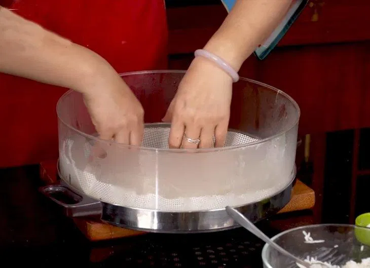 Chuẩn bị một xửng hấp xôi một lần với 3 lớp xôi (Nguồn: Internet)