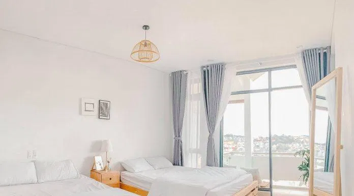 Phòng đôi ấm cúng có thể đi cùng người "thương" (ảnh: Facebook Hillside Hideaway)
