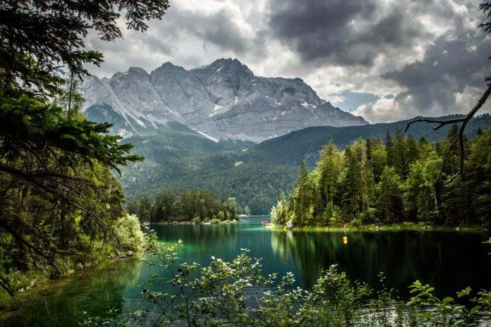 Hồ Eibsee, Đức (Ảnh: Internet)