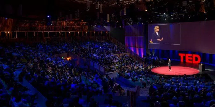 Hình ảnh một buổi diễn thuyết trên TED TALK (Nguồn ảnh: Internet)