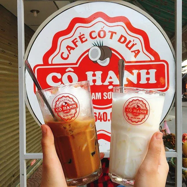 Hương vị béo ngậy hấp dẫn của món dừa dầm trứ danh. (Ảnh: BlogAnChoi) Hương vị béo ngậy hấp dẫn của món dừa dầm trứ danh. (Ảnh: BlogAnChoi)