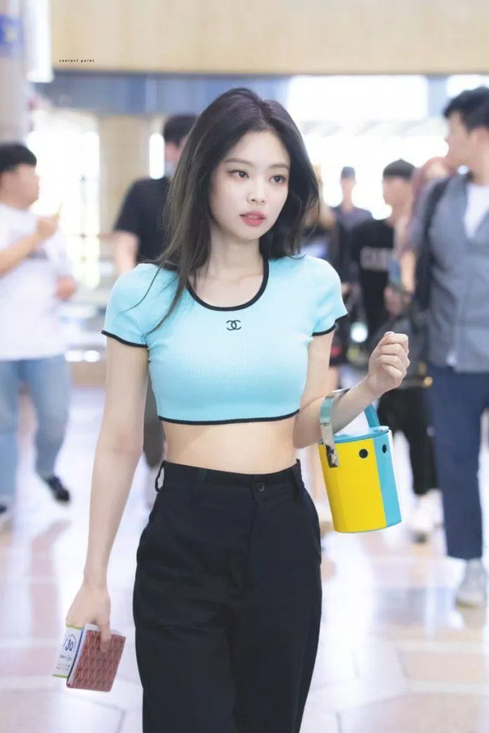 Jennie rất chăm diện trang phục đến từ nhà mốt Chanel (Ảnh: Internet)