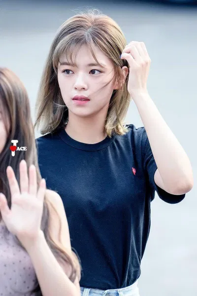 Jeongyeon rất ghét việc có một hộp thư có quá nhiều thư chưa được giải quyết (ảnh: internet)