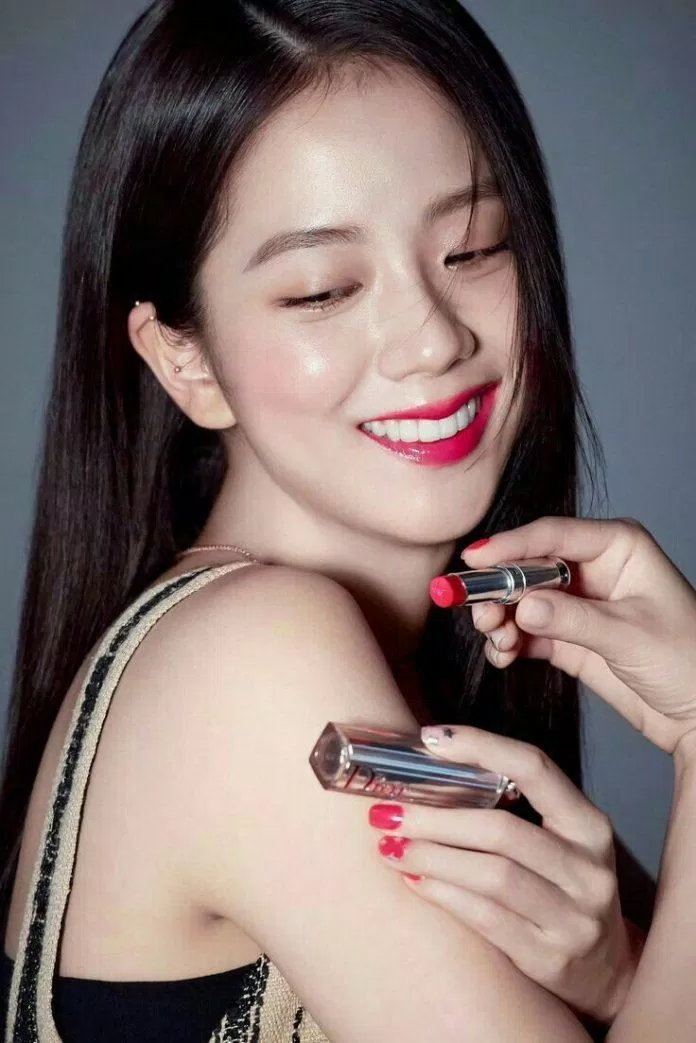 Vẻ đẹp rạng ngời của Jisoo khi làm đại sứ cho Dior Beauty (Ảnh: Internet)