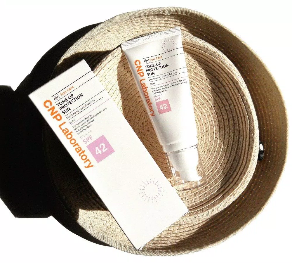Bao bì, thiết kế của kem chống nắng CNP Laboratory Tone-Up Protection Sun SPF 42/PA+++ (Nguồn: Internet.)