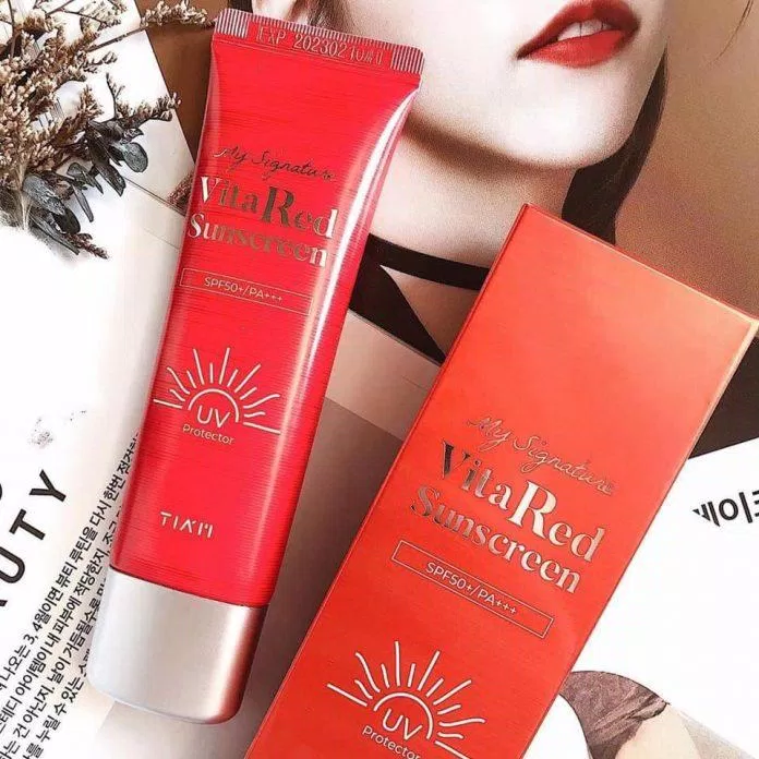 kem chống nắng Tiam Vita Red Sunscreen có tông màu chủ đạo là màu đỏ rực rỡ, vô cùng nổi bật (Nguồn: Internet). kem chống nắng Tiam Vita Red Sunscreen có tông màu chủ đạo là màu đỏ rực rỡ, vô cùng nổi bật (Nguồn: Internet).