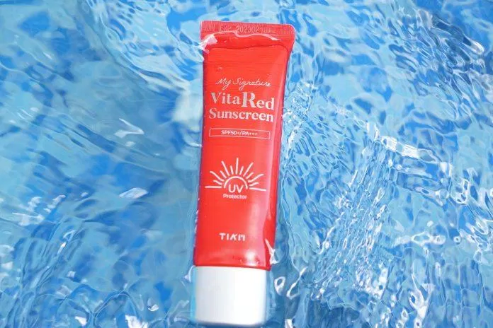 Tiam Vita Red Sunscreen không chứa các hóa chất độc hại, đặc biệt an toàn cho da kể cả da nhạy cảm (Nguồn: Internet). Tiam Vita Red Sunscreen không chứa các hóa chất độc hại, đặc biệt an toàn cho da kể cả da nhạy cảm (Nguồn: Internet).