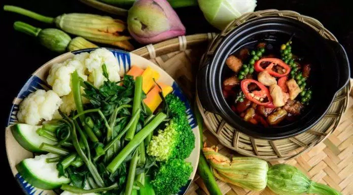 Kho quẹt chấm rau củ là món ăn cung cấp đầy đủ dinh dưỡng (Nguồn: Internet)