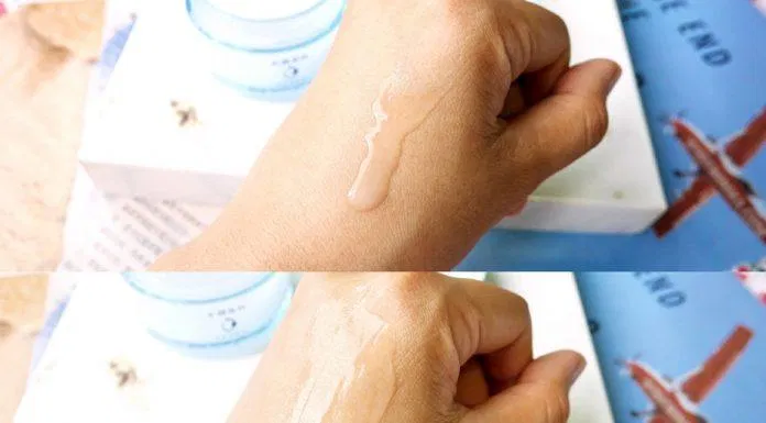 Mặt nạ ngủ Senka Deep Moist Gel Cream có kết cấu lỏng thẩm thấu cực nhanh. (nguồn: Internet)