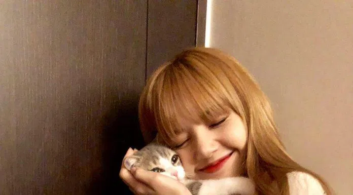 Lisa và "con trai cưng" Leo (Ảnh: Internet)