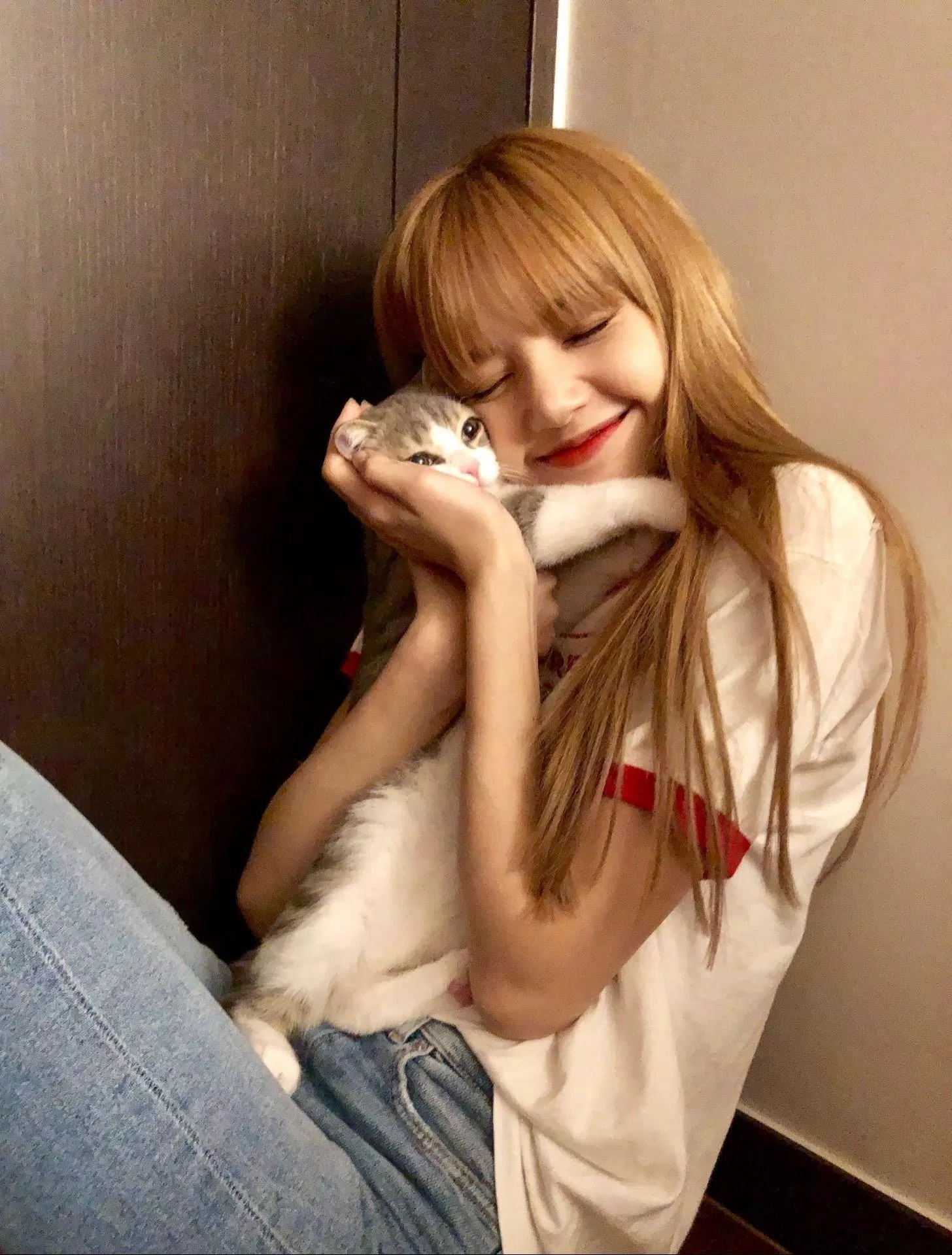 Lisa và "con trai cưng" Leo (Ảnh: Internet)