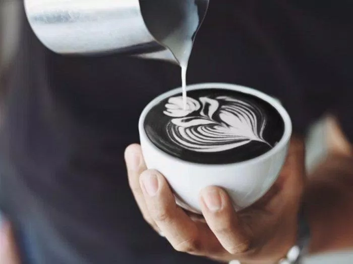 Latte đen rất được lòng tín đồ cafe. (Ảnh: Internet)