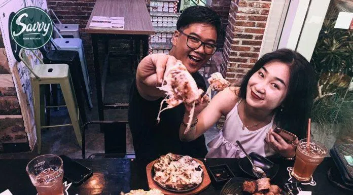 Menu ở quán rất phong phú từ bia đến đồ ăn (Nguồn: FB Savvy Beer Kitchen)