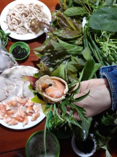 Gỏi lá - đặc sản Kon Tum (Nguồn: BlogAnChoi)