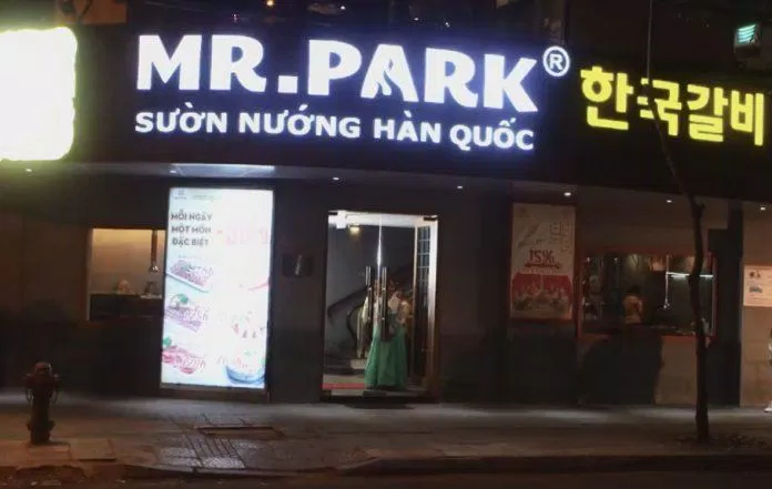 Nhìn bên ngoài Mr.Park đã đem lại cảm giác như ở xứ sở Kim Chỉ (Nguồn: Facebook Mr.Park)