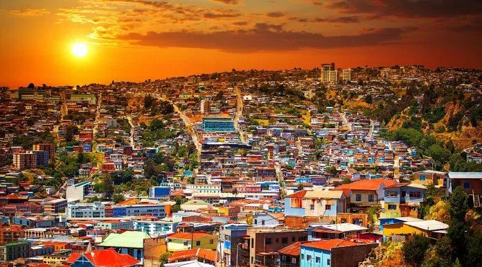 Valparaíso dưới ánh hoàng hôn (Nguồn: Internet)