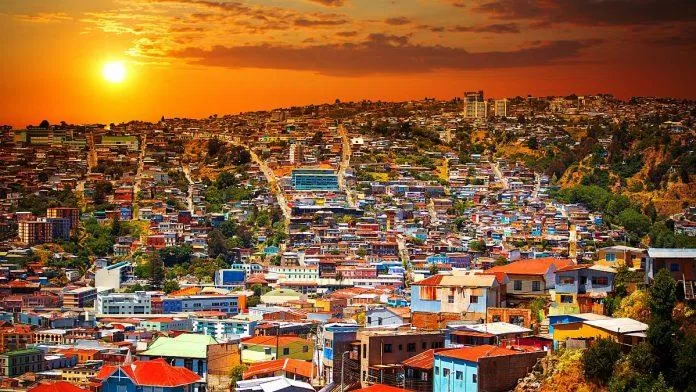 Valparaíso dưới ánh hoàng hôn (Nguồn: Internet)