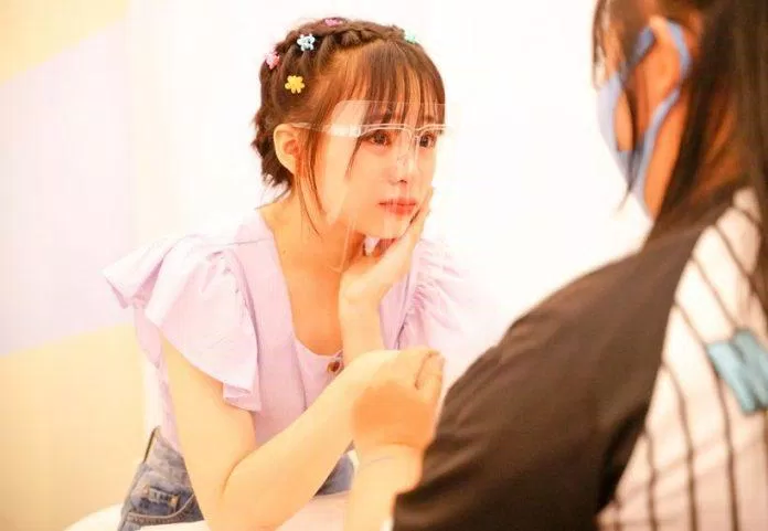 Thành viên Lệ Trang trong buổi handshake. (Nguồn: Internet) Thành viên Lệ Trang trong buổi handshake. (Nguồn: Internet)