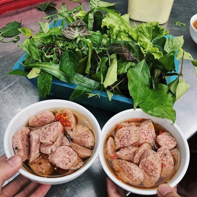 Nước chấm ngon đỉnh của Nem chua bà cụ. (Ảnh: BlogAnChoi) Nước chấm ngon đỉnh của Nem chua bà cụ. (Ảnh: BlogAnChoi)