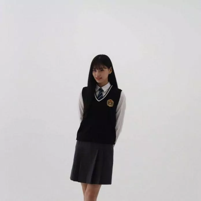 Với chiều cao 1m73, Doyeon được khen như người mẫu quảng cáo đồng phục học sinh. (Nguồn: Internet)
