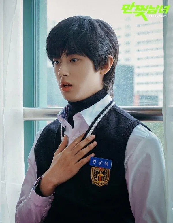 Tạo hình của Kim Minkyu trong phim. (Nguồn: Internet) Tạo hình của Kim Minkyu trong phim. (Nguồn: Internet)