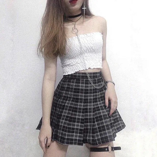 Chân váy caro cũng là một sự lựa chọn không tệ mà nàng chớ bỏ qua. (nguồn ảnh: Internet) Chân váy caro cũng là một sự lựa chọn không tệ mà nàng chớ bỏ qua. (nguồn ảnh: Internet)