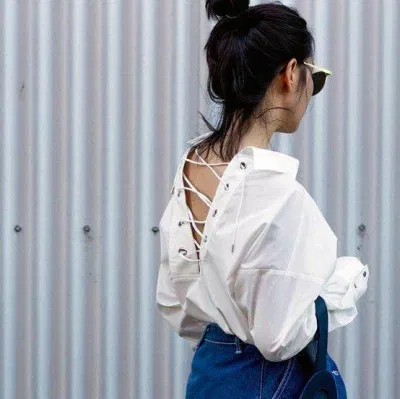 Mặc ngược với nhiều kiểu thiết kế độc đáo như đan cài dây. (nguồn ảnh: Internet) Mặc ngược với nhiều kiểu thiết kế độc đáo như đan cài dây. (nguồn ảnh: Internet)