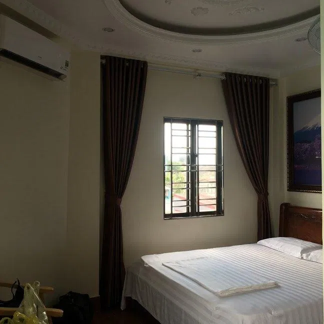 Phòng nghỉ sạch sẽ với giường ngủ cực lớn. (Ảnh: BlogAnChoi) Phòng nghỉ sạch sẽ với giường ngủ cực lớn. (Ảnh: BlogAnChoi)