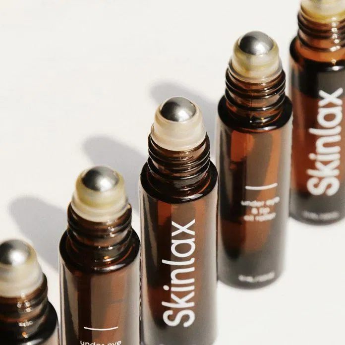 Oil Roller có thiết kế dạng thanh lăn tiện lợi vô cùng dễ sử dụng (Nguồn: Internet) Oil Roller có thiết kế dạng thanh lăn tiện lợi vô cùng dễ sử dụng (Nguồn: Internet)