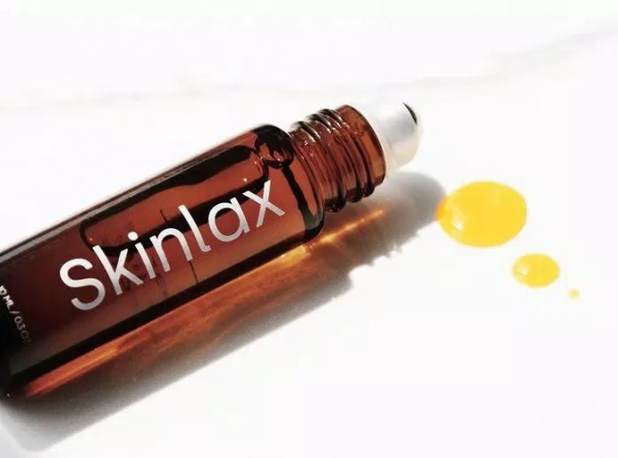 Dầu dưỡng trong Oil Roller có màu vàng óng tự nhiên và mùi hương cam ngọt lịm (Nguồn: Internet)
