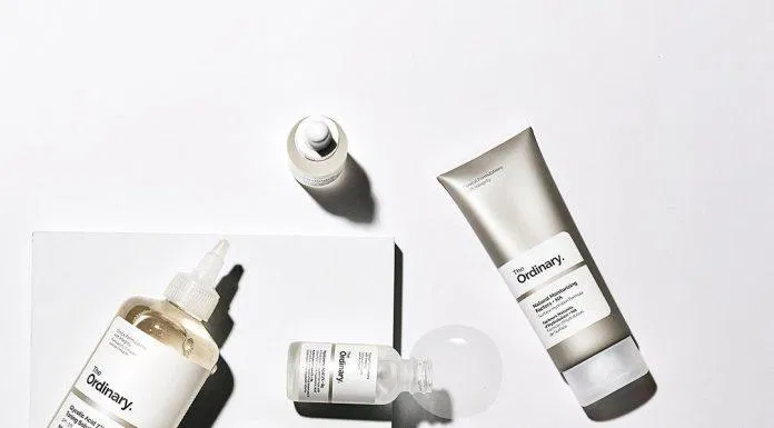Thương hiệu mỹ phẩm The Ordinary (Cannada) nổi tiếng nhờ thiết kế bao bì tói giản, thành phần tinh gọn, đặc trị hiệu quả các vấn đề của da (Nguồn: Internet)