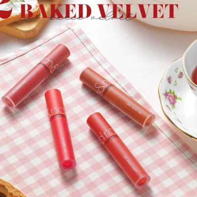 Romand Baked Velvet Collection là bộ sưu tập các màu son thiên về tone đỏ. (nguồn: Internet) Romand Baked Velvet Collection là bộ sưu tập các màu son thiên về tone đỏ. (nguồn: Internet)