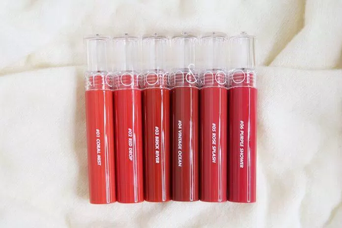 Romand Glasting Water Tint có thiết kế vintage, trang nhã. (nguồn: Internet)