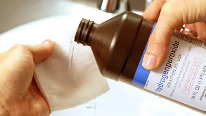 Rửa vết thương ngay lâp tức để loại bỏ bụi bẩn ngăn ngừa sẹo lồi