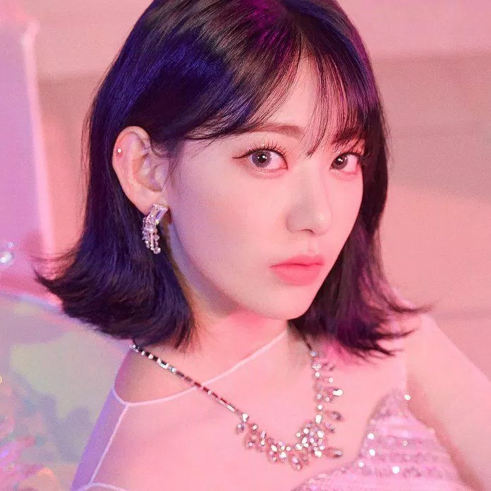 "Không có câu trả lời đúng hay sai cho cảm xúc của con người, hẹn hò giữa nam và nữ hay nữ với nữ thì đều có quyền được tồn tại". (Nguồn: Internet) "Không có câu trả lời đúng hay sai cho cảm xúc của con người, hẹn hò giữa nam và nữ hay nữ với nữ thì đều có quyền được tồn tại". (Nguồn: Internet)