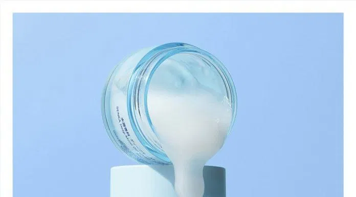 Mặt nạ ngủ Senka Deep Moist Gel Cream dưỡng ẩm da chuyên sâu trong suốt 24 giờ. (nguồn: Internet)