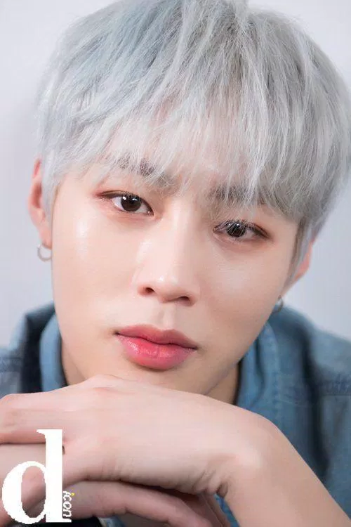 Đôi môi quyến rũ giúp nam idol nhận được rất nhiều hợp đồng quảng cáo son môi. (Nguồn: Internet) Đôi môi quyến rũ giúp nam idol nhận được rất nhiều hợp đồng quảng cáo son môi. (Nguồn: Internet)