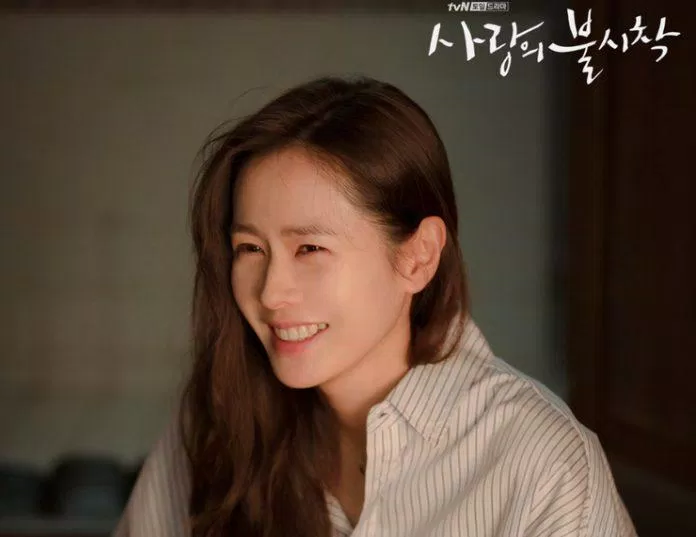 Son Ye Jin vai Yoon Seri phim Crash Landing on You (Ảnh: Naver)