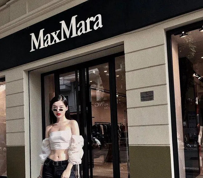 Fashionista Việt khoe phong thái cực đỉnh của mình trong chiếc áo quây kết hợp ống tay bồng và quần jean ống loe. (nguồn ảnh: Internet) Fashionista Việt khoe phong thái cực đỉnh của mình trong chiếc áo quây kết hợp ống tay bồng và quần jean ống loe. (nguồn ảnh: Internet)