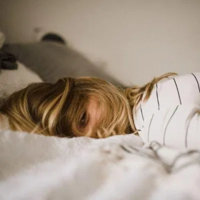 Tập trung giải tỏa stress và ngủ đúng giờ