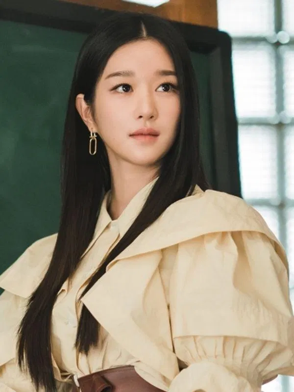 Seo Ye Ji thủ vai nữ nhà văn kỳ lạ Moon Young (nguồn: Internet) Seo Ye Ji thủ vai nữ nhà văn kỳ lạ Moon Young (nguồn: Internet)