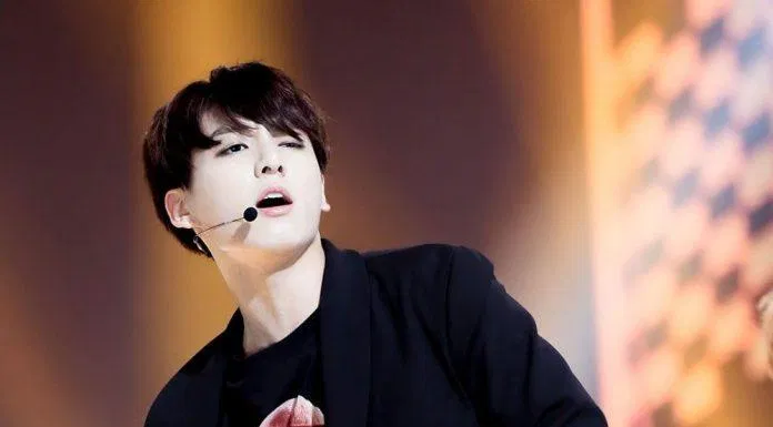 Thường xuyên luyện tập thể dục thể thao, do đó mà Jungkook chưa lần nào khiến fan phải thất vọng vì thân hình vượt khỏi “mức chuẩn” của mình (Ảnh: Internet)