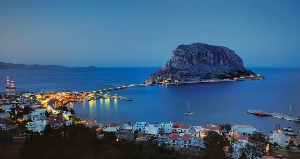 Thành phố Monemvasia nằm trên một hòn đảo (Nguồn: Internet)