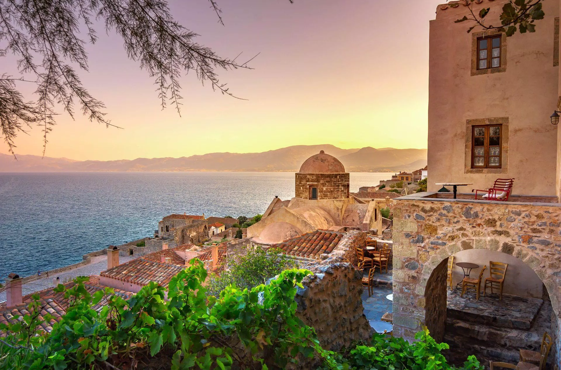 Thành phố Monemvasia nhìn ra biển (Nguồn: Internet)