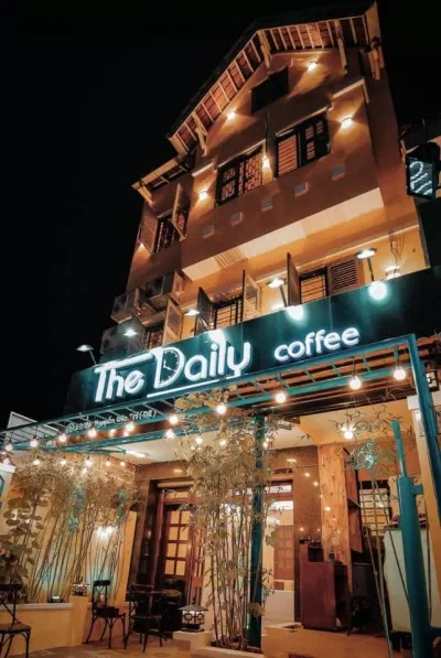 The Daily Coffee có hai chi nhánh ở Bình Thạnh và Quận 10