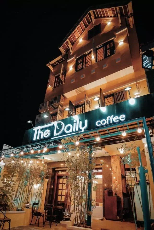 Daily Coffee có hai chi nhánh tại Thùng Than và Quận 10