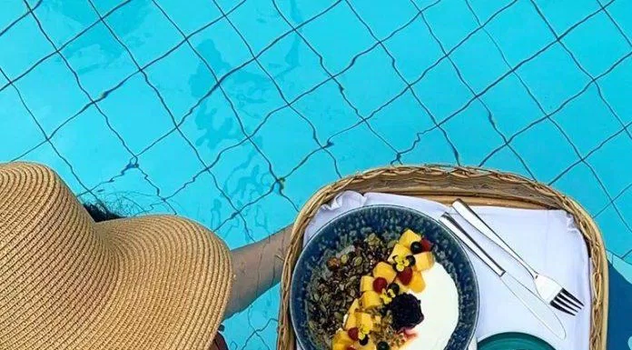 Bạn có thể tận hưởng bữa ăn sáng dưới hồ bơi như Bali nếu đặt bàn trước (Nguồn: The Vintage Emporium)