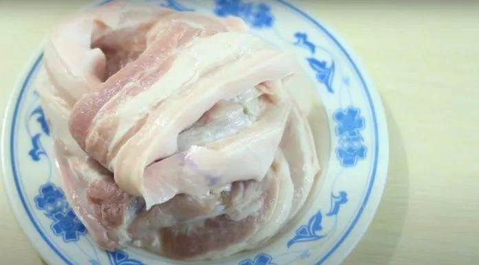 Thịt lợn chọn loại thịt ba chỉ để nướng lên thịt mềm hơn (Ảnh: Internet)