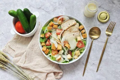 Quán có bán nhiều loại salad khác nhau (Nguồn: FB Insalata Salad)